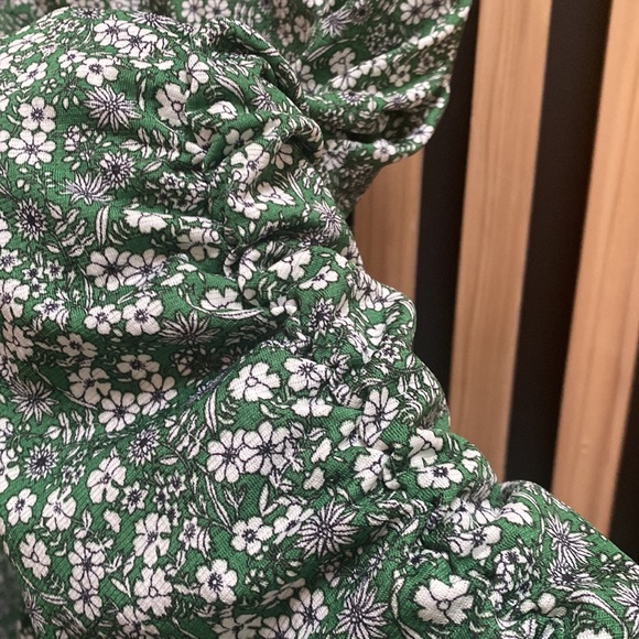 MAX STUDiO green floral top with ruched sleeves - Picture 9 of 9